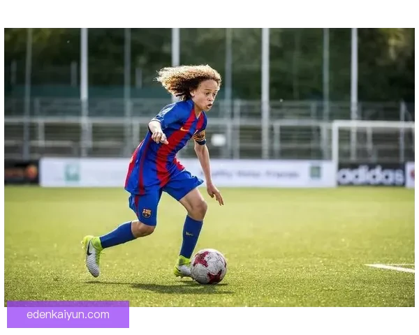 哈维·西蒙斯视野广，近期表现稳健，助攻能力持续提升。